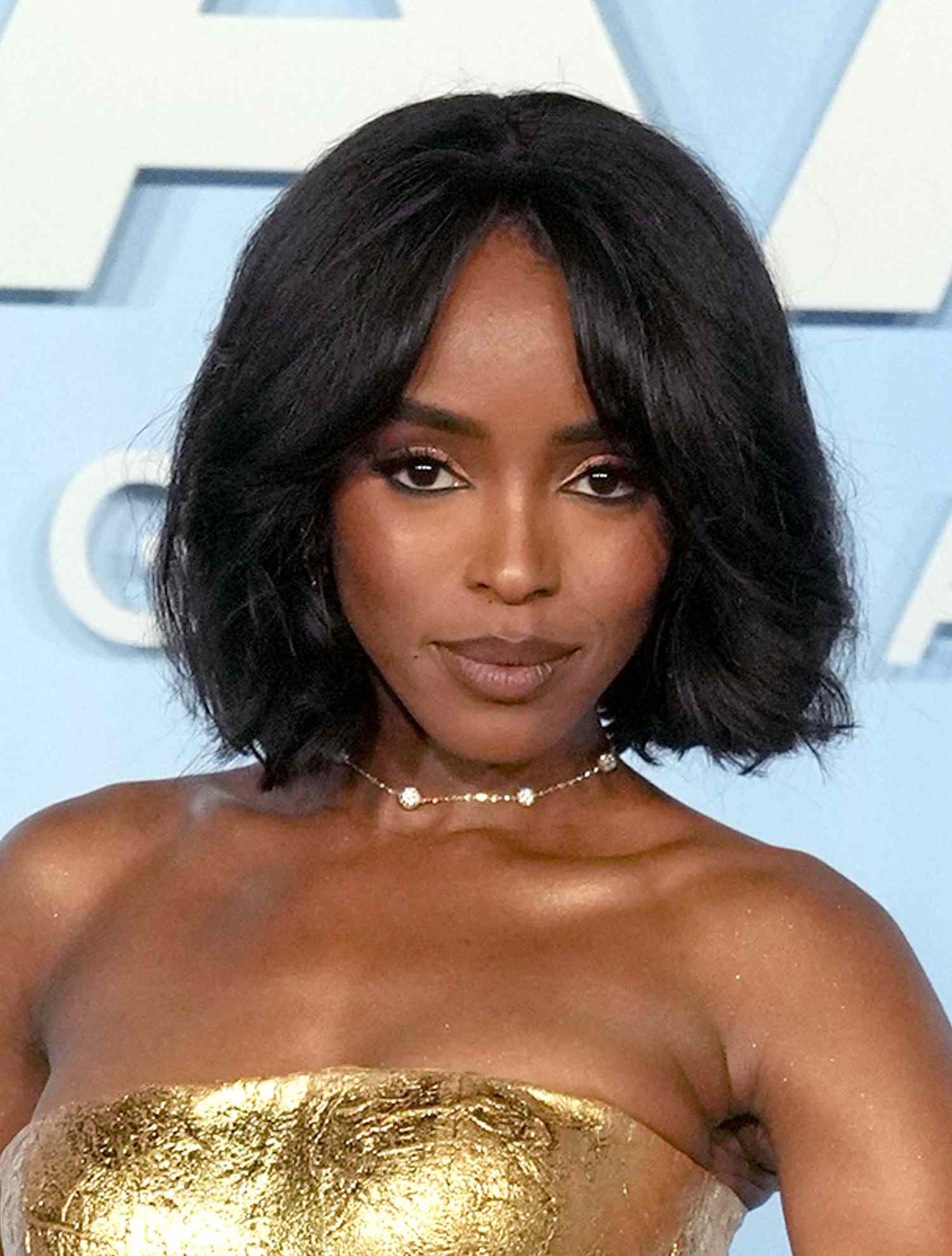Fine Wavy Bob Piecey Bangs Fine Wavy Bob Piecey Bangs — Winter Bob Haircuts