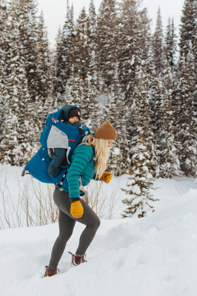 Teal Quilted Jacket and Grey Leggings for Hiking — Winter Hiking Outfits
