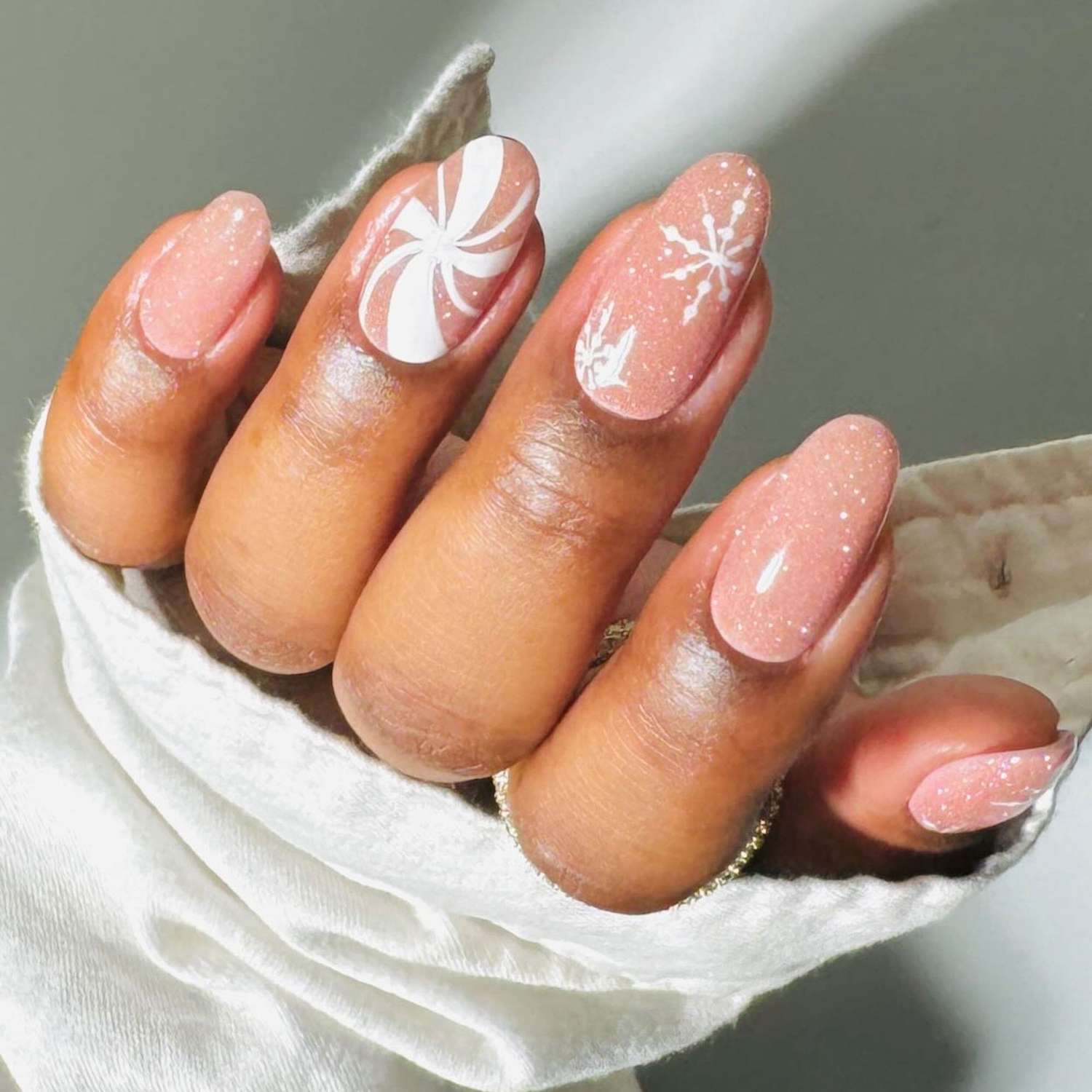 Festive Light Pink Silver Glitter Nails Festive Light Pink Silver Glitter Nails — Natural Winter Nails