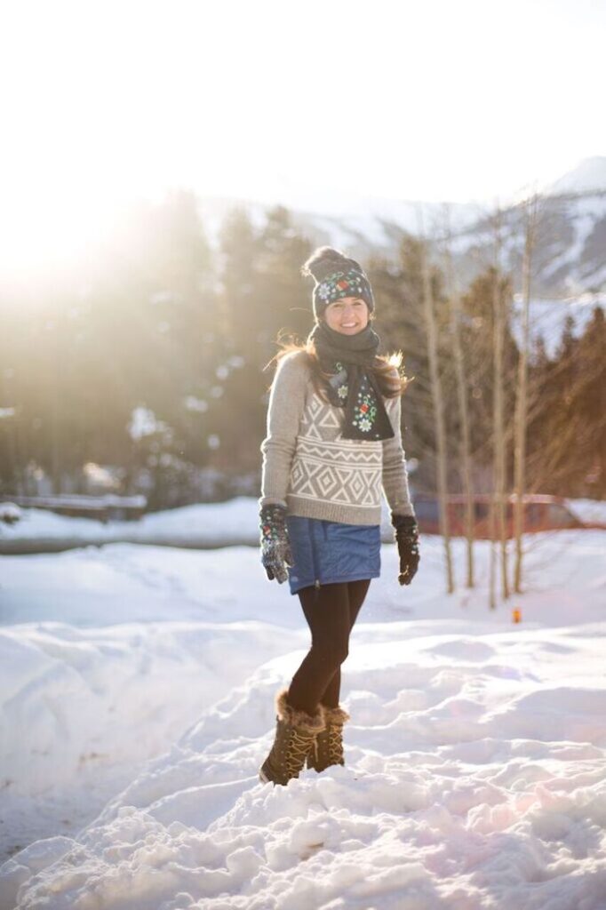 Patterned Sweater and Fur-Trimmed Boots for Snowy Outings Patterned Sweater and Fur-Trimmed Boots for Snowy Outings — Snow Boots Outfits