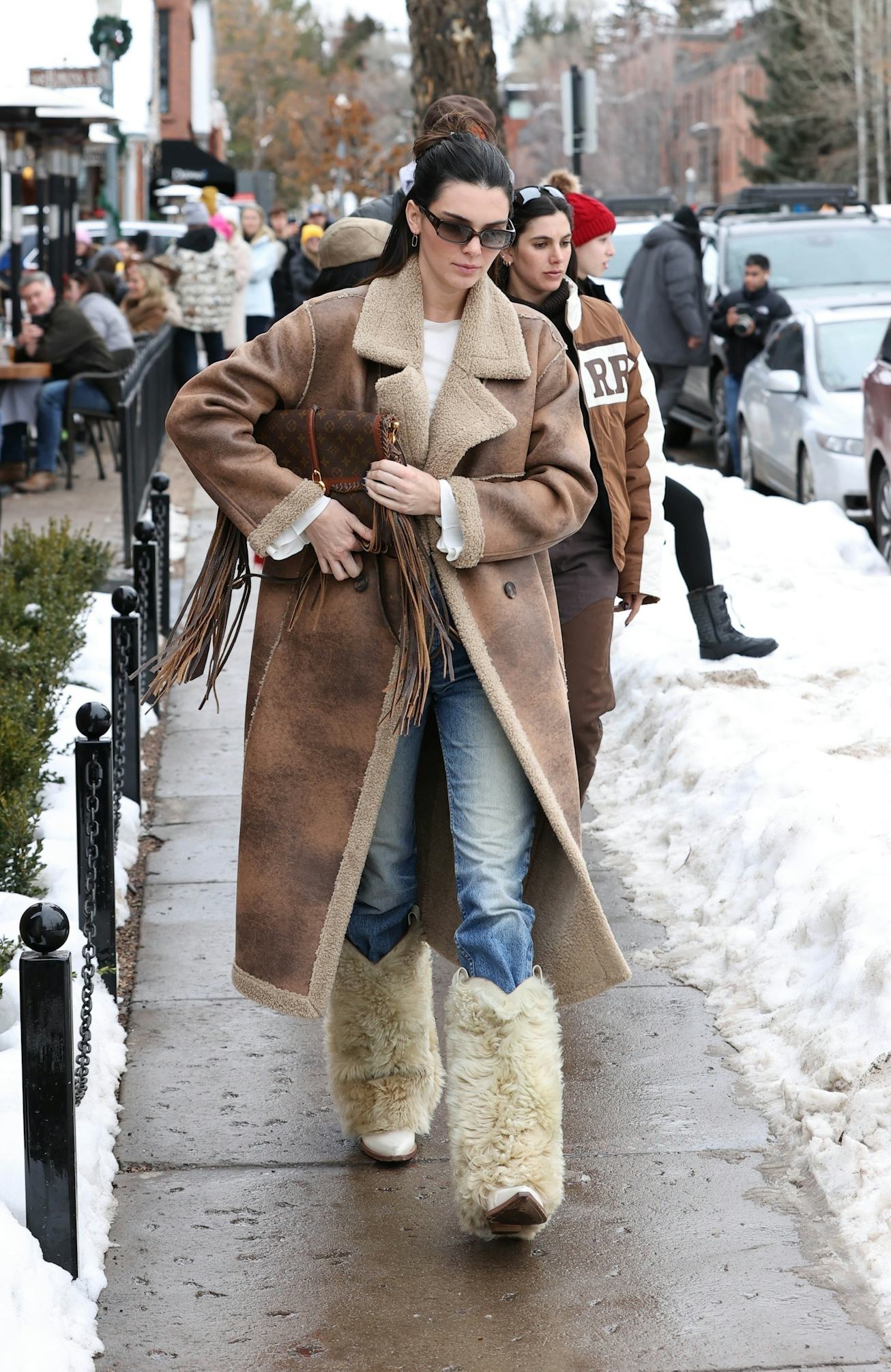 Voluminous Cream Snow Boots with a Long Shearling Coat Voluminous Cream Snow Boots with a Long Shearling Coat — Snow Boots Outfits