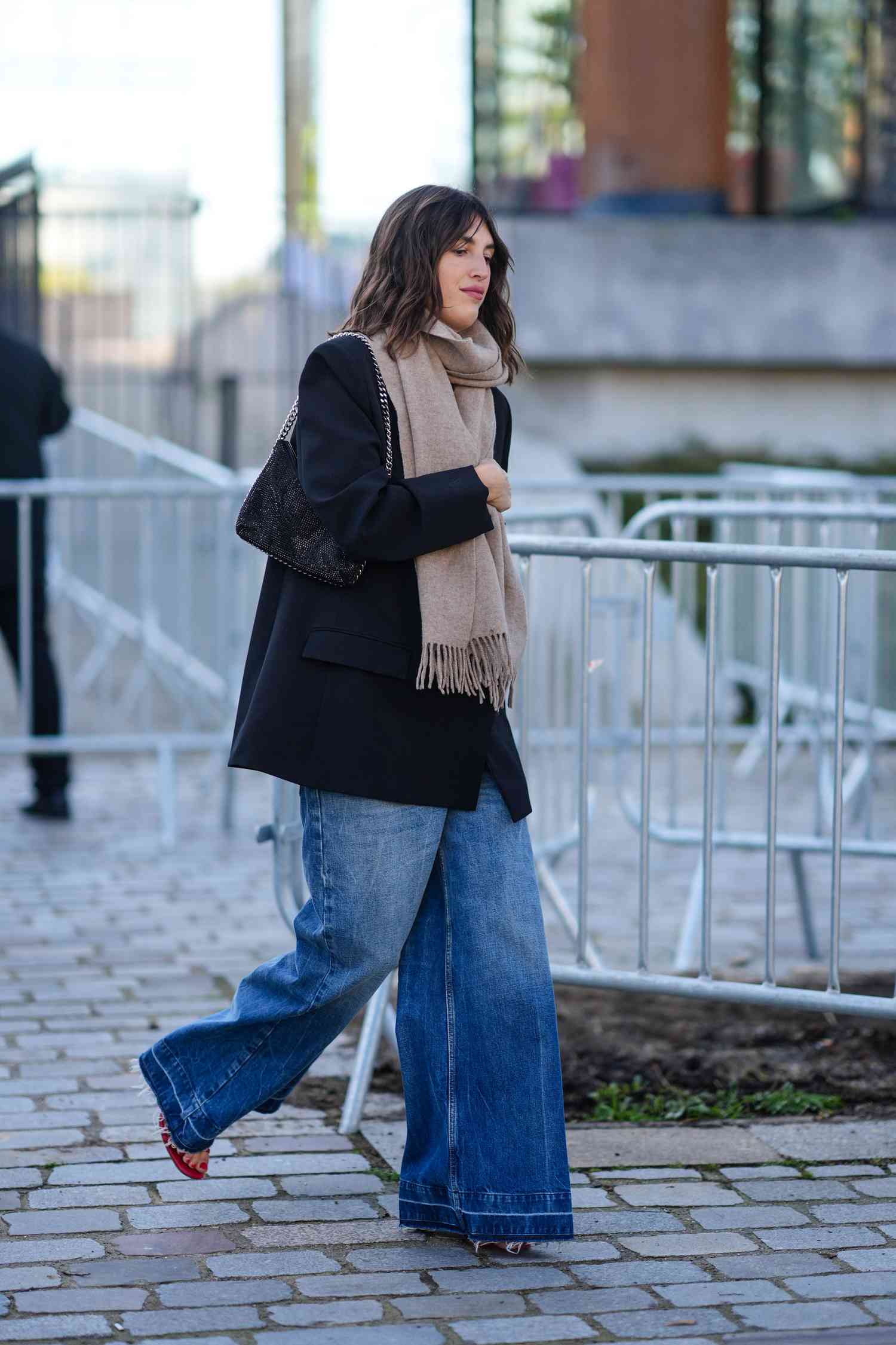 Chic Layering: Oversized Blazer and Beige Scarf Chic Layering: Oversized Blazer and Beige Scarf — Scarf Outfits