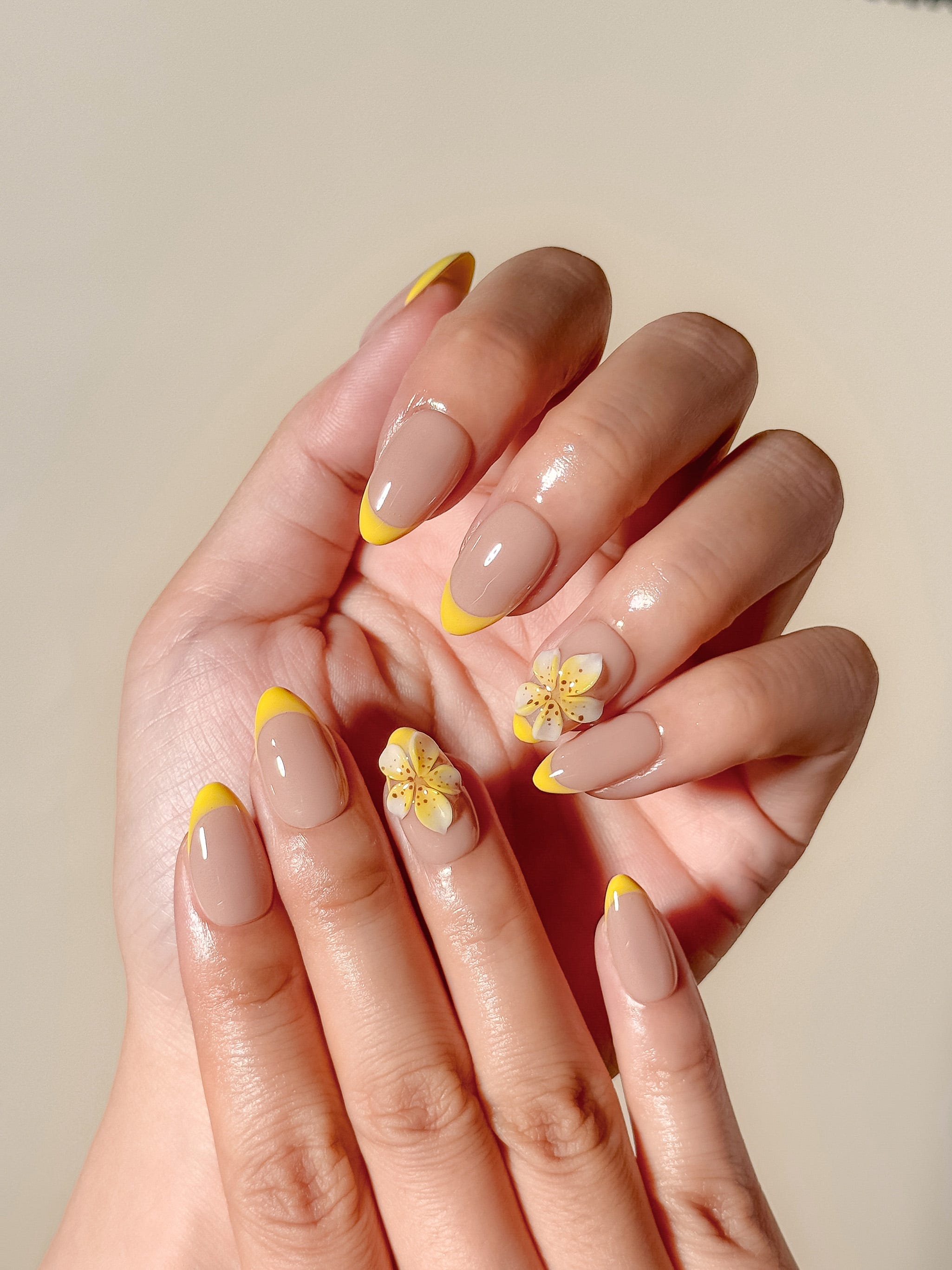 Medium Almond Nude Yellow 3D Flower Charms Medium Almond Nude Yellow 3D Flower Charms — Yellow Nail Designs