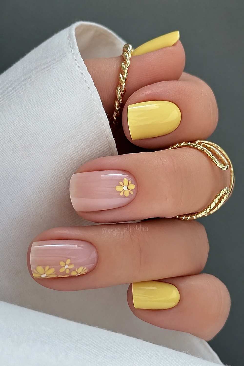 Short Square Pale Yellow Floral Accent Nails Short Square Pale Yellow Floral Accent Nails — Yellow Nail Designs