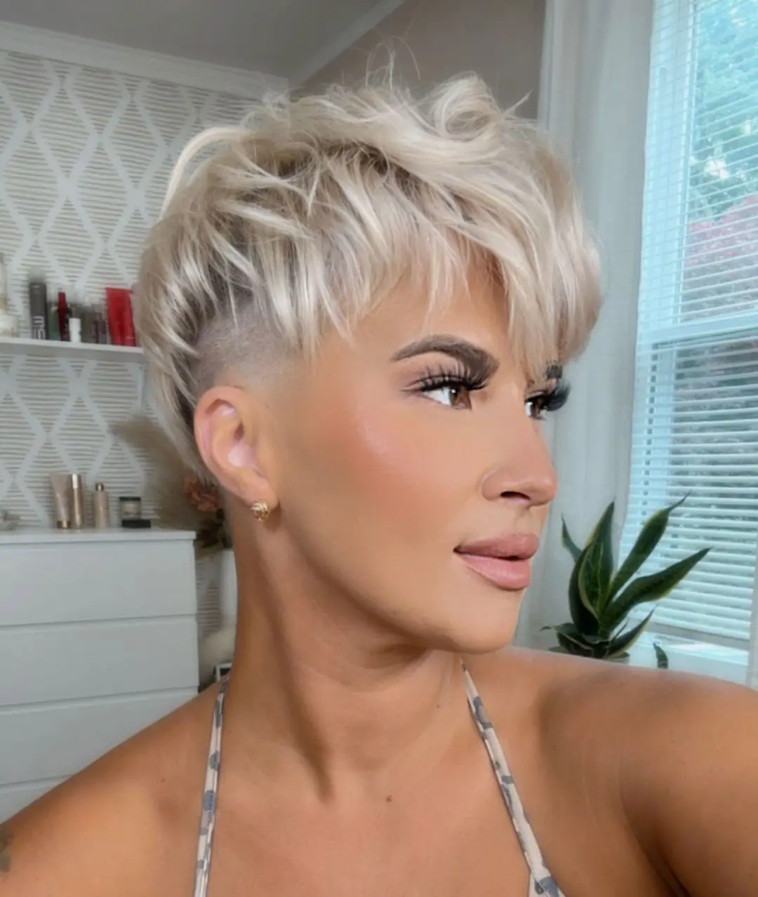 Platinum Choppy Wavy Undercut Fringe Platinum Choppy Wavy Undercut Fringe — Undercut Pixie 2027