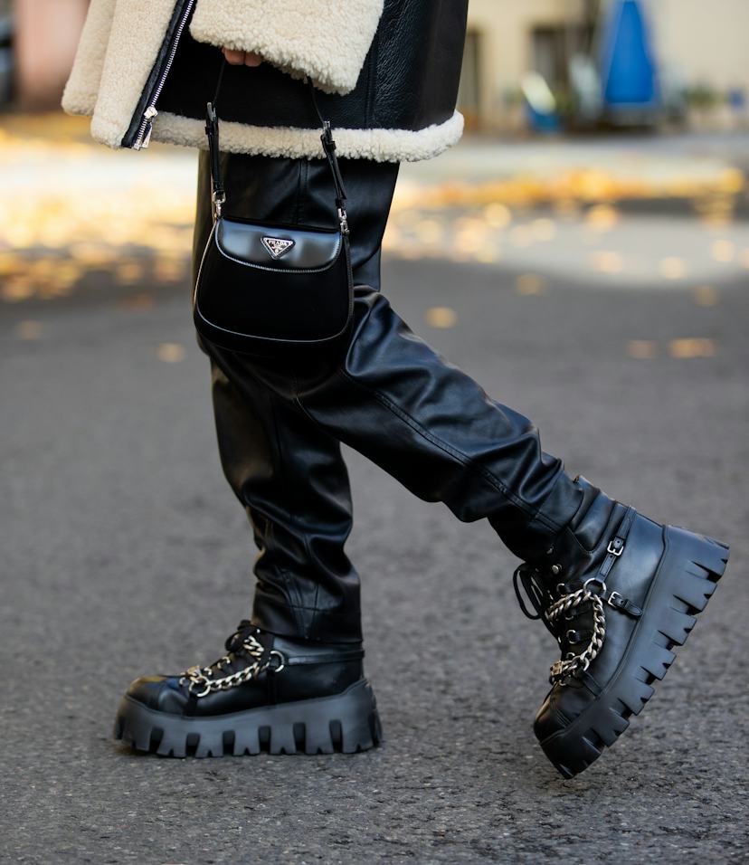 Edgy Chunky Boots with Leather Trousers and Shearling Jacket — Winter Boots Outfits