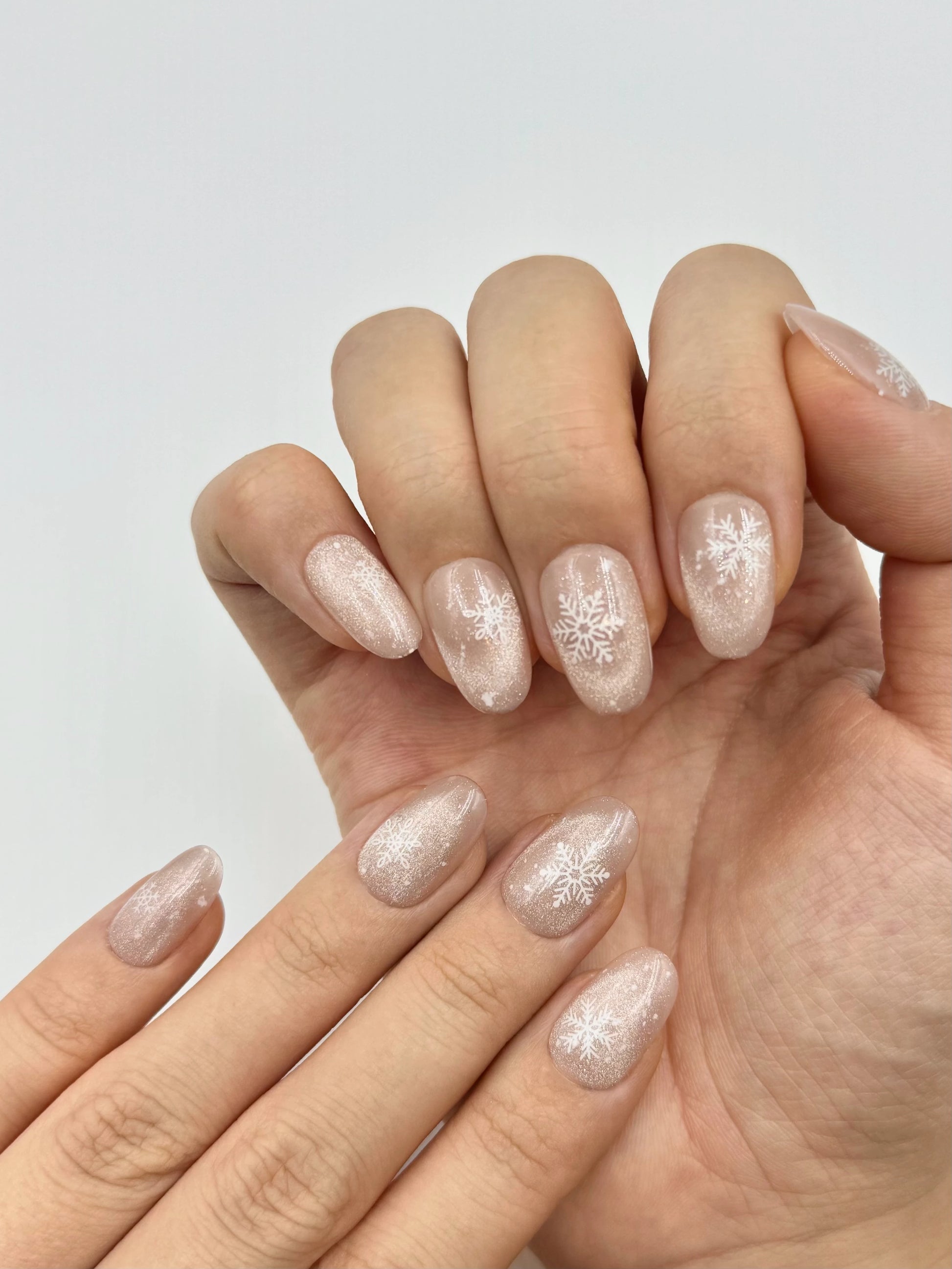 Pale Nude Shimmer Snowflake Nails Pale Nude Shimmer Snowflake Nails — Winter Round Nails