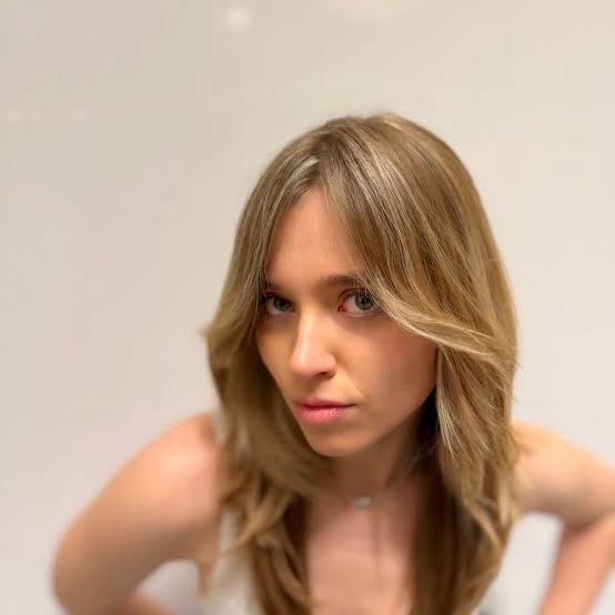 Front View Close Crop Ash Blonde Wolf Cut With Curtain Bangs — Long Wolf Cut 2027