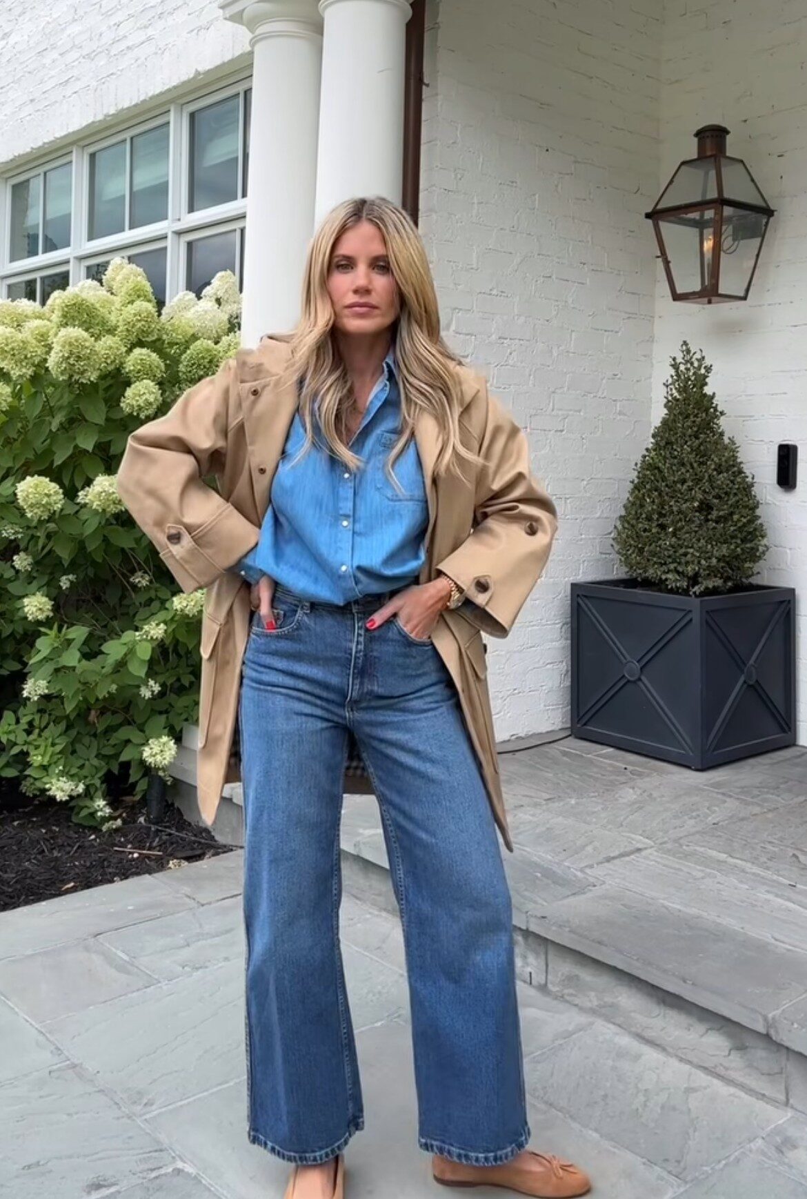 Relaxed Denim and Trench Coat Combination — Winter Outfits for Women Over 40