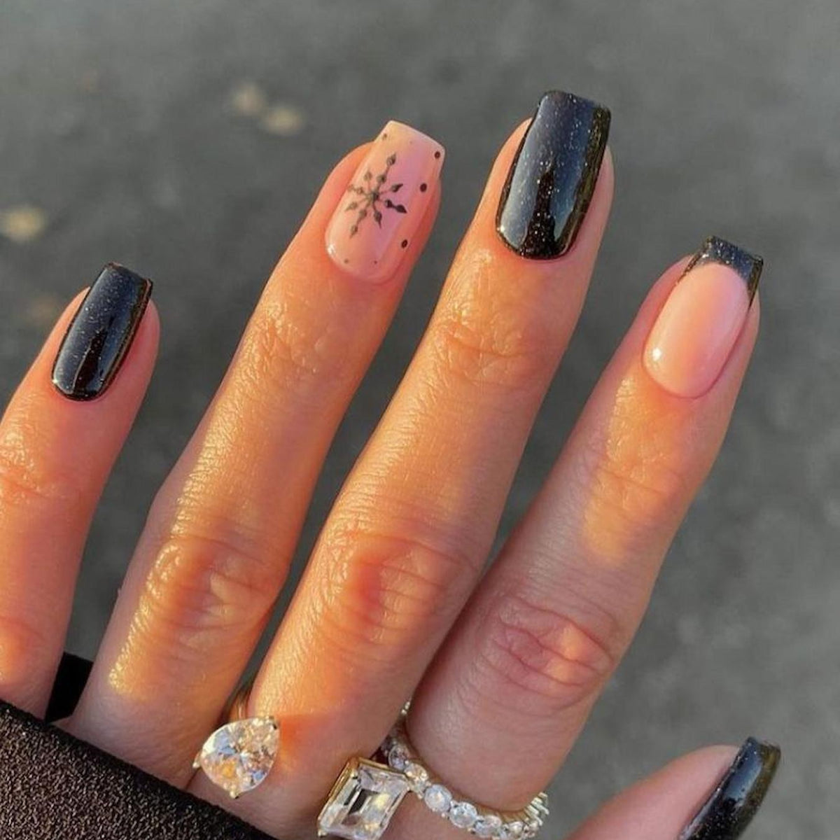 Visual Idea Visual Idea — Winter Glitter Nails 2027