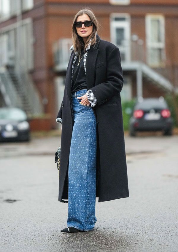 Long Black Coat and Patterned Lining for Classic Winter — Preppy Winter Outfits