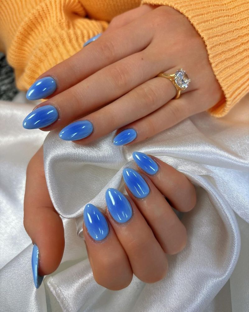 Vibrant Jelly Blue Glossy Short Almonds Vibrant Jelly Blue Glossy Short Almonds — Short Winter Almond Nails