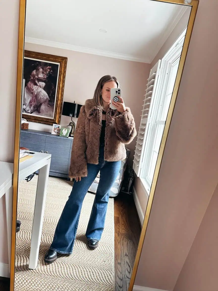 Faux Fur Jacket with Flared Jeans and Black Chelsea Boots Faux Fur Jacket with Flared Jeans and Black Chelsea Boots — Chelsea Boots Outfits 2027