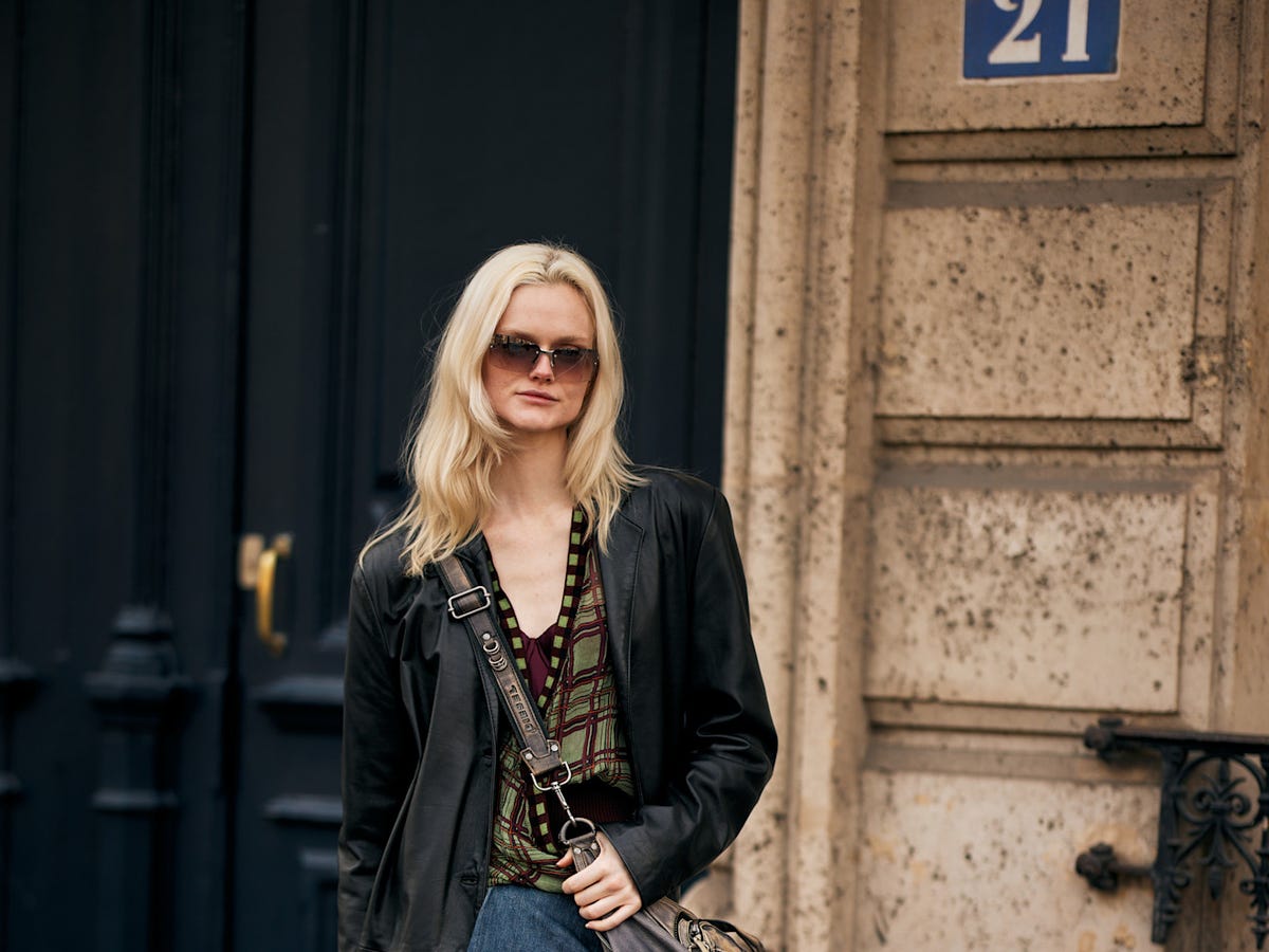 Long Plaid Flannel Shirt with Leather Jacket for Layered Grunge — Grunge Winter Outfits