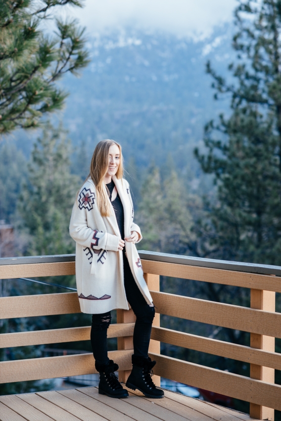 Geometric Pattern: Knit Cardigan and Skinny Jeans Geometric Pattern: Knit Cardigan and Skinny Jeans — Cabin Trip Outfits