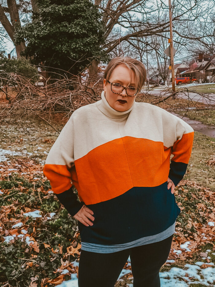 Colorblock Oversized Sweater with Grey Shirt and Black Leggings — Oversized Sweater Outfits