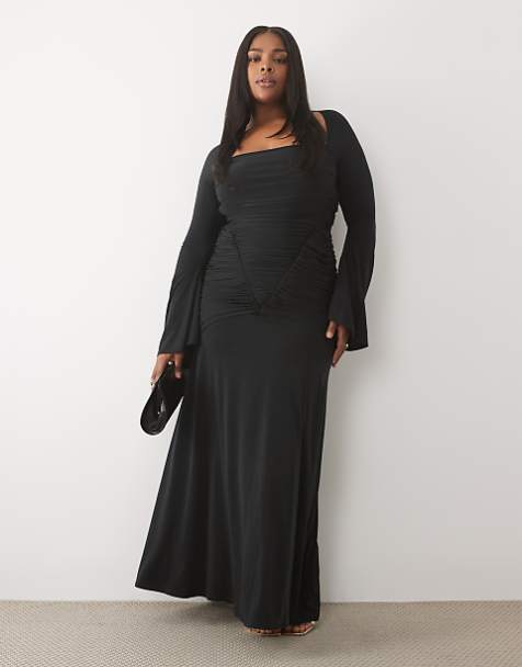 Dramatic Evening Elegance: Black Maxi Dress — Winter Outfits for Curvy Women