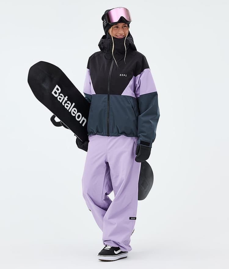 Snowboarding Color-Blocked Jacket and Lavender Pants for a Stylish Snowboarder Look Snowboarding Color-Blocked Jacket and Lavender Pants for a Stylish Snowboarder Look — Snowboarding Outfits