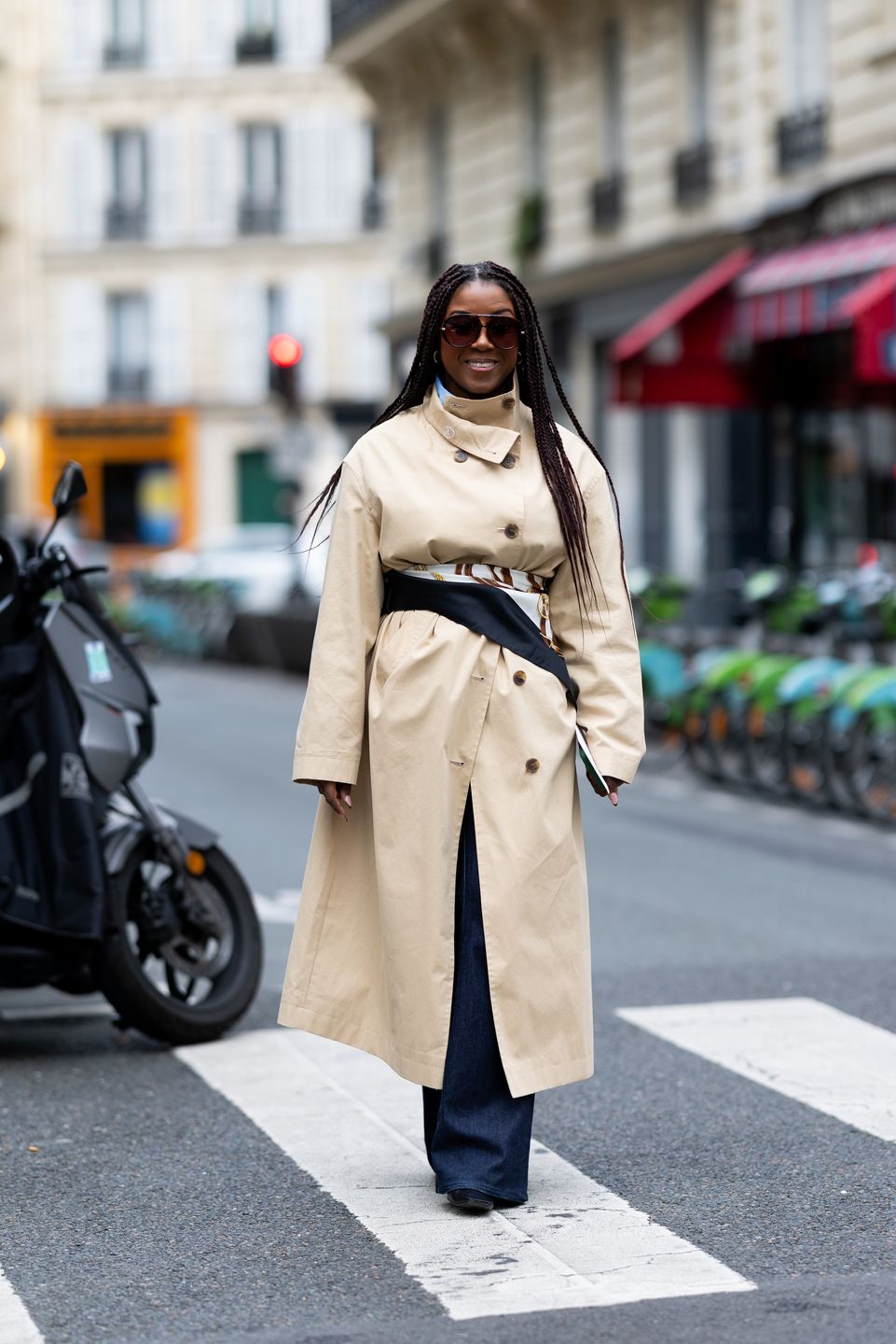 Casual Comfort: Beige Trench Coat with Decorative Belt Casual Comfort: Beige Trench Coat with Decorative Belt — Long Coat Outfits