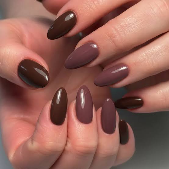 Glossy Chocolate Brown and Mauve Almonds Glossy Chocolate Brown and Mauve Almonds — Winter Gel Nails