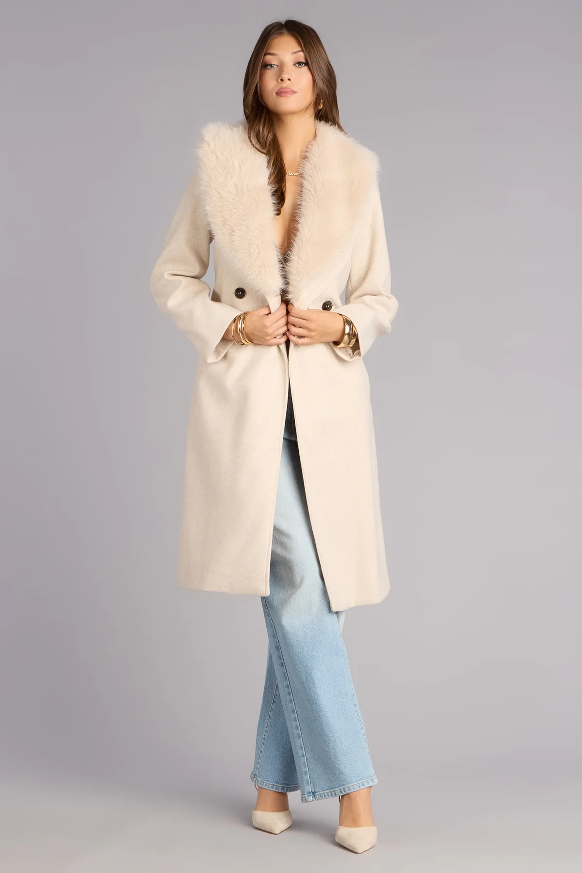 Elegant Cream Wool Coat with Fur Collar and Heels — Wool Coat Outfits