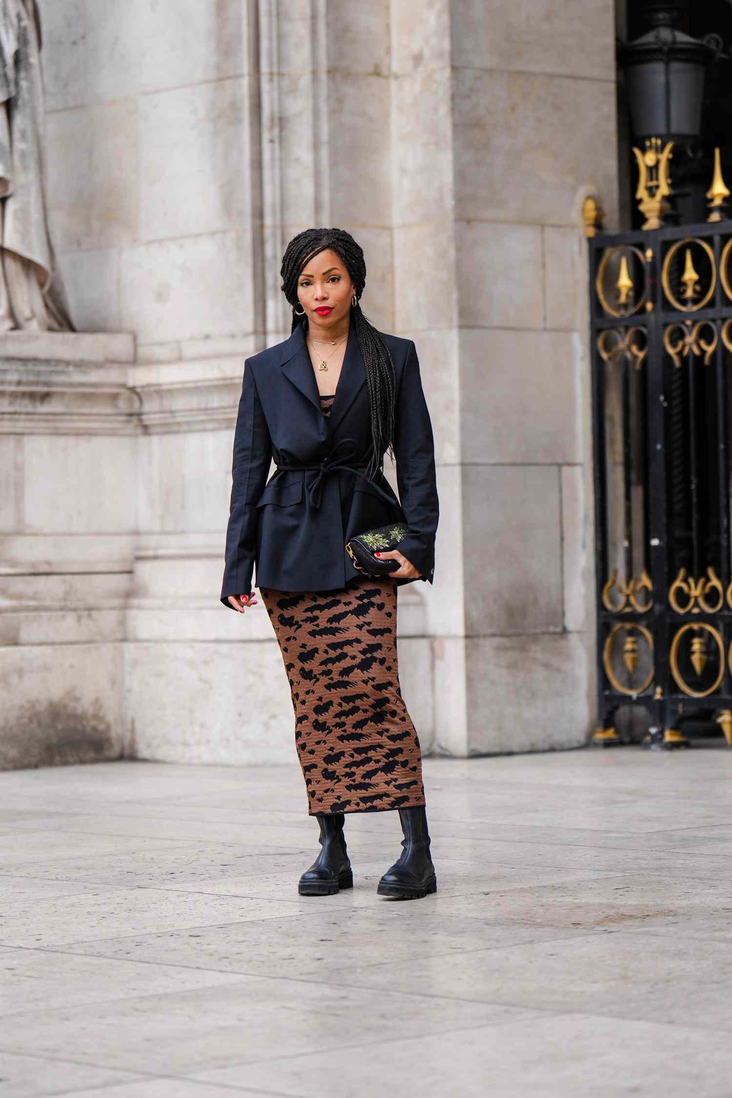 Black Chelsea Boots with Patterned Skirt and Belted Blazer — Chelsea Boots Outfits
