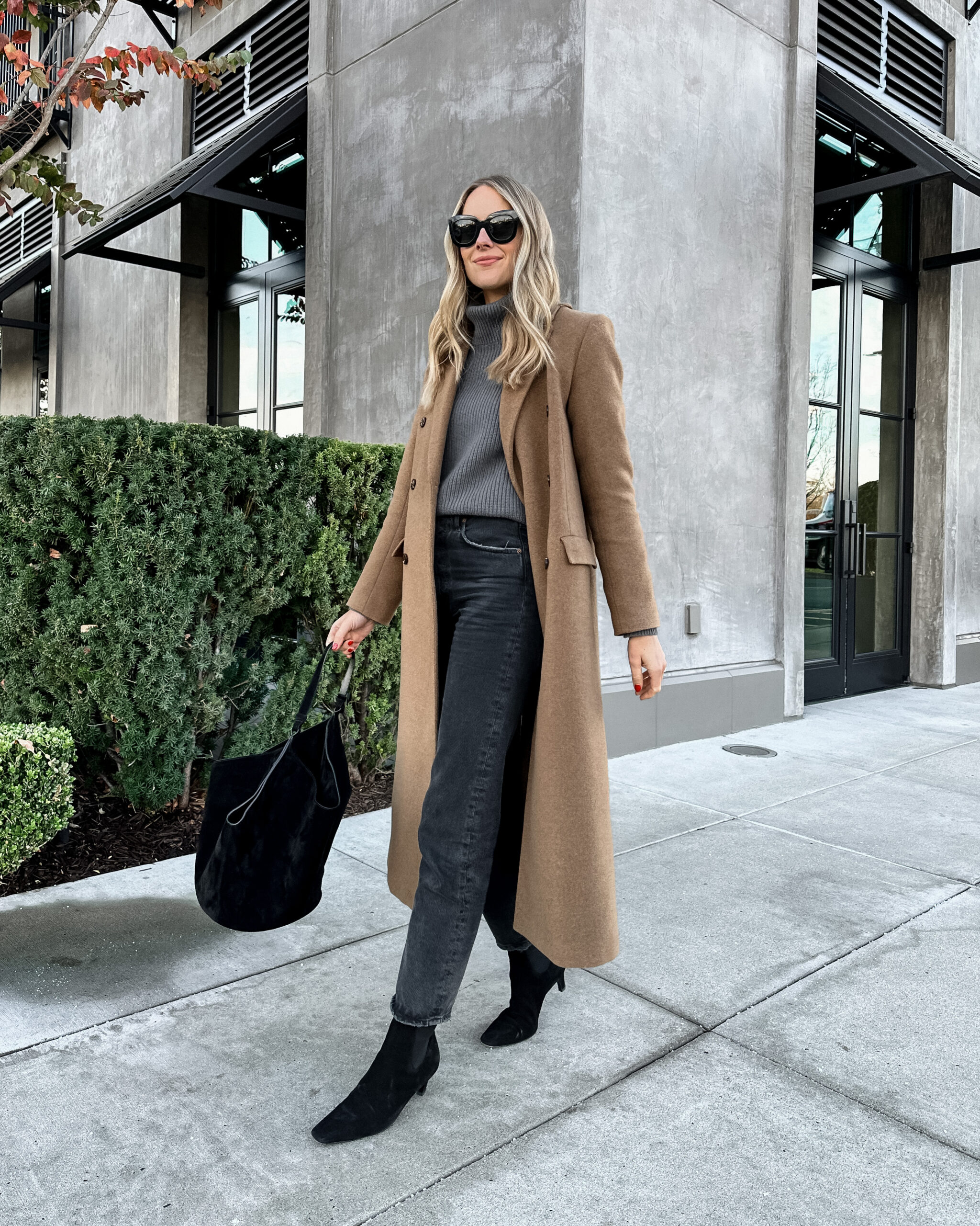 Camel Coat with Grey Turtleneck and Black Jeans Camel Coat with Grey Turtleneck and Black Jeans — Camel Coat Outfits