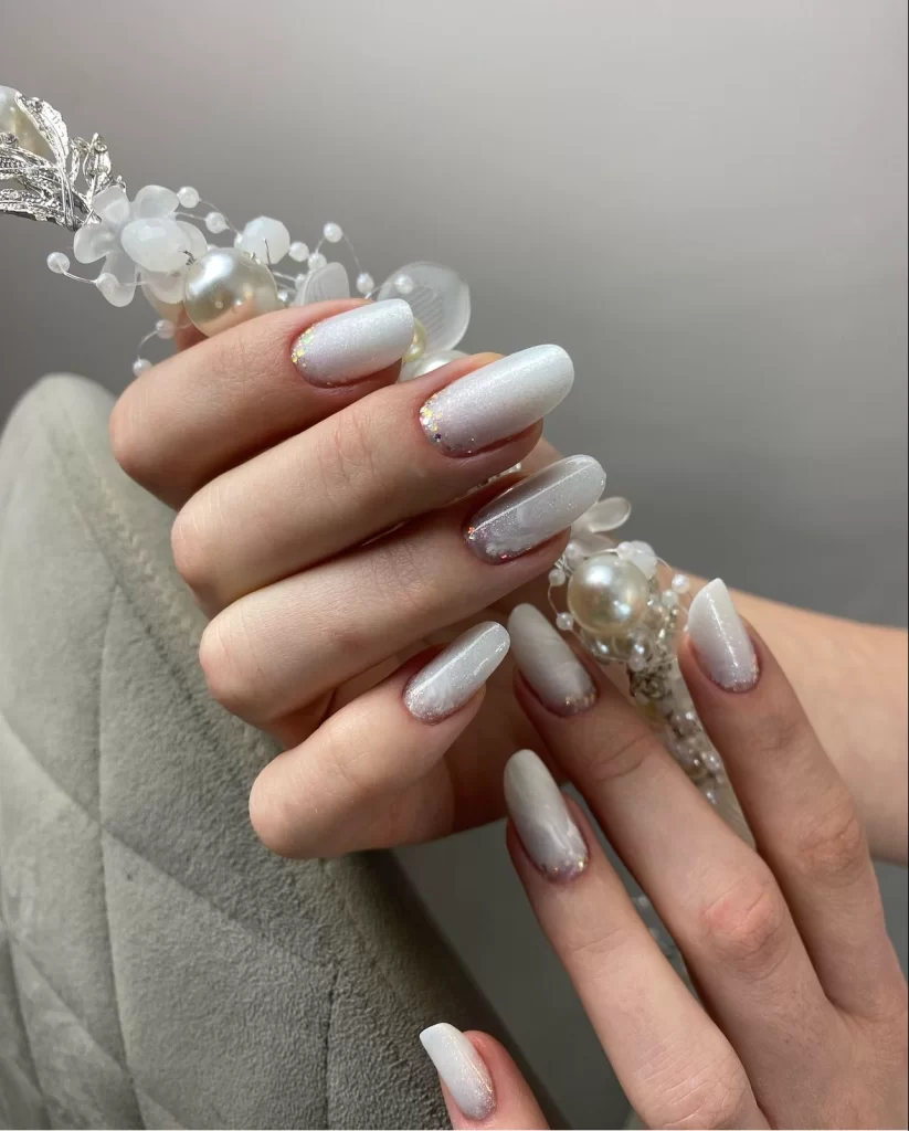 Medium Oval Pearlescent White Gold Glitter Nails Medium Oval Pearlescent White Gold Glitter Nails — Winter Nail Colors for Women Over 60