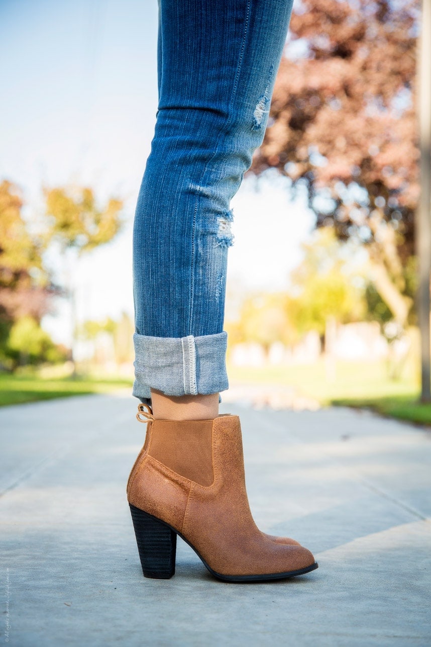 Pointed-Toe Tan Suede Ankle Boots with Textured Sweater for Casual Autumn Pointed-Toe Tan Suede Ankle Boots with Textured Sweater for Casual Autumn — Ankle Boots Outfits