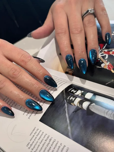 Mesmerizing Deep Teal Cat Eye Mesmerizing Deep Teal Cat Eye — Winter Cat Eye Nails
