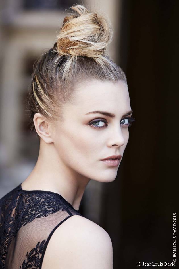 High Blonde Top Knot Bun High Blonde Top Knot Bun — Winter Bun Hairstyles
