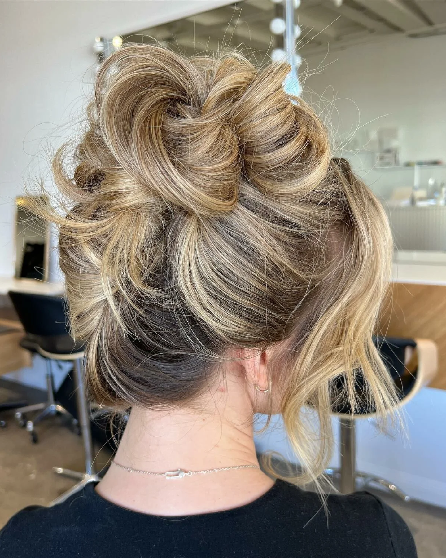 Voluminous Textured Messy Bun Voluminous Textured Messy Bun — Winter Bun Hairstyles