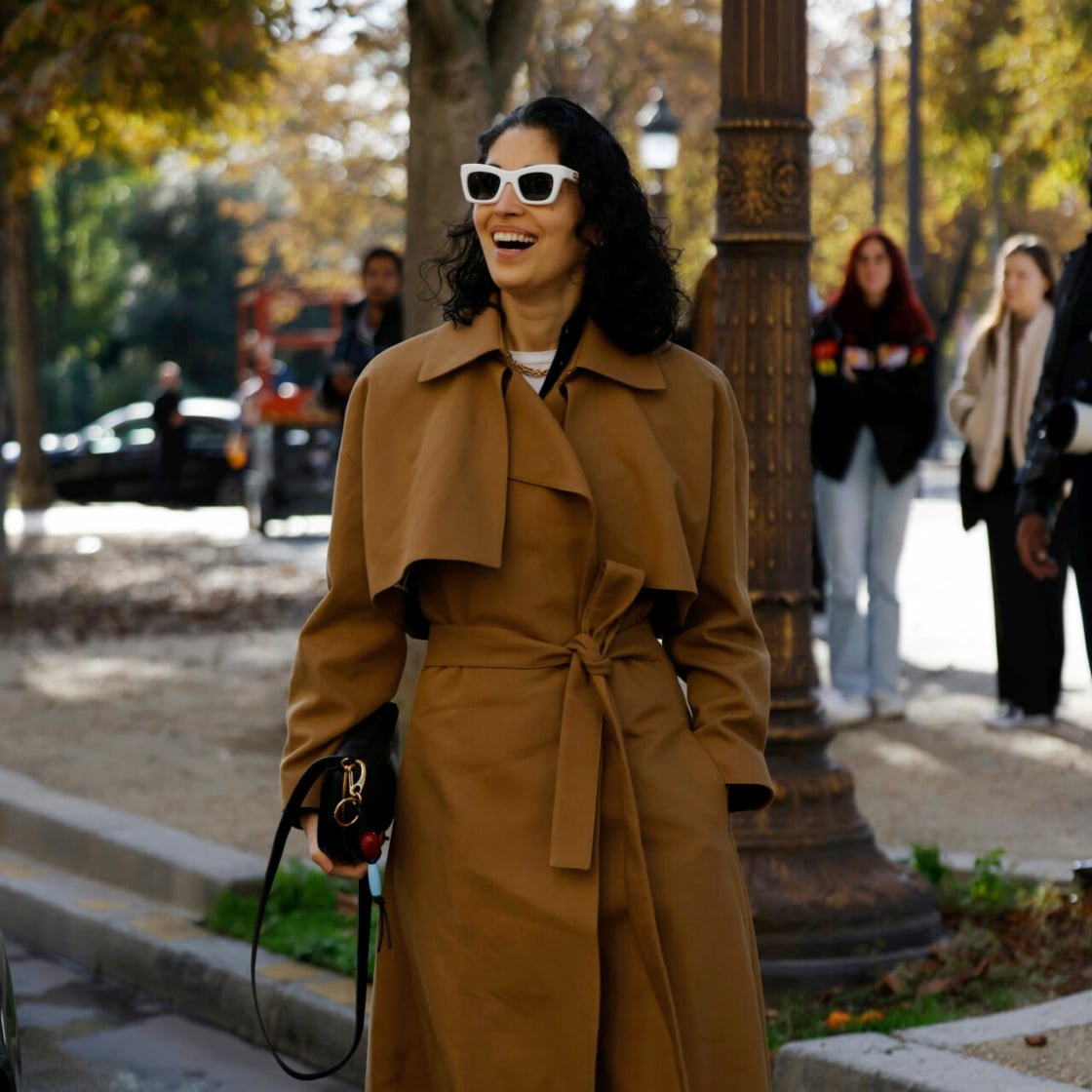 Belted Brown Trench Coat with White Tee and Black Loafers Belted Brown Trench Coat with White Tee and Black Loafers — Brown Coat Outfits