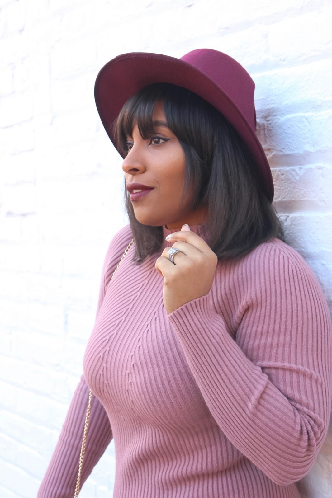 Fitted Pink Sweater Dress with Burgundy Fedora and Grey Tights Fitted Pink Sweater Dress with Burgundy Fedora and Grey Tights — Sweater Dress Outfits 2027
