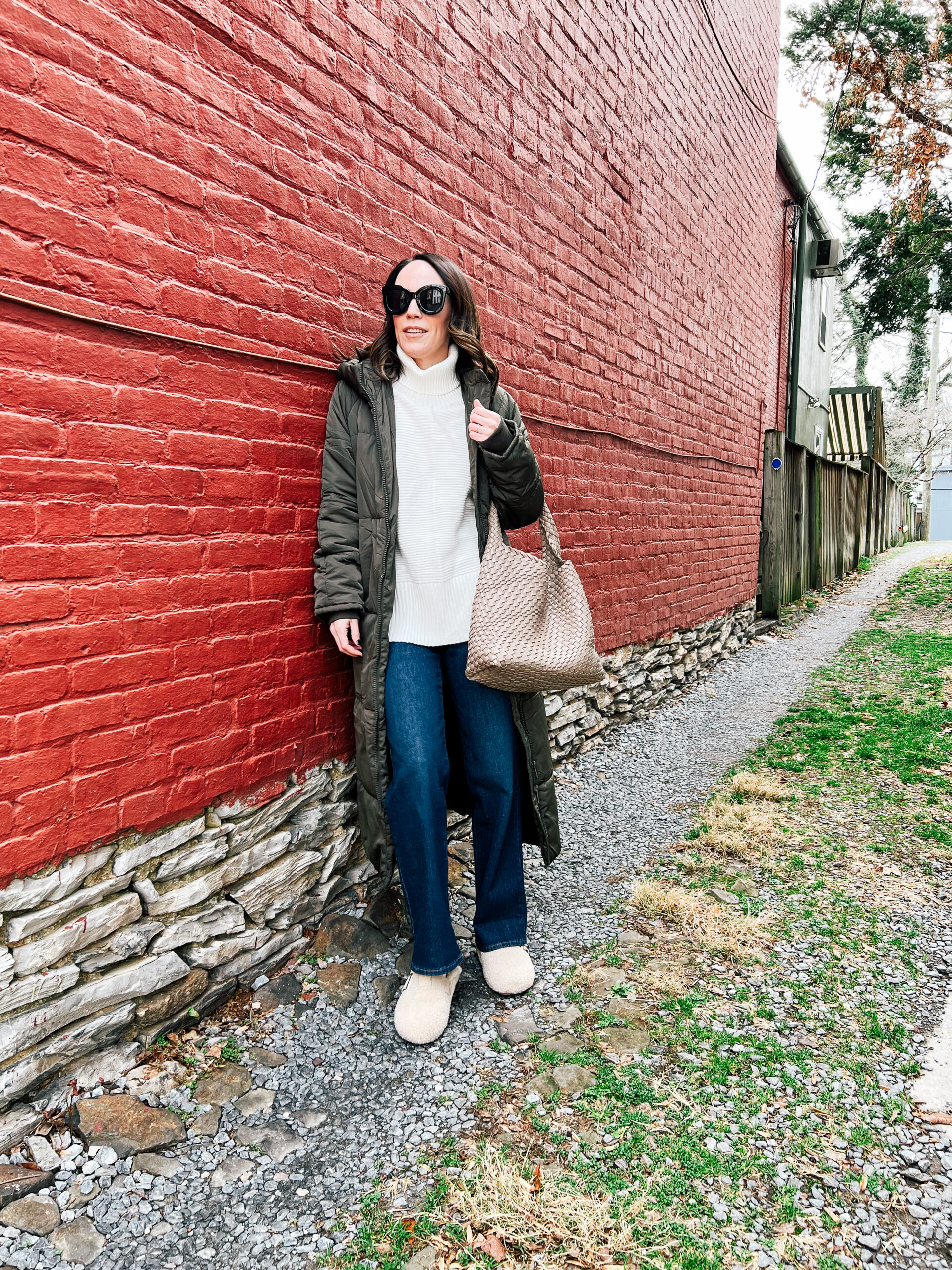 Longline Dark Green Puffer Jacket with Cream Turtleneck and Jeans Longline Dark Green Puffer Jacket with Cream Turtleneck and Jeans — Parka Outfits